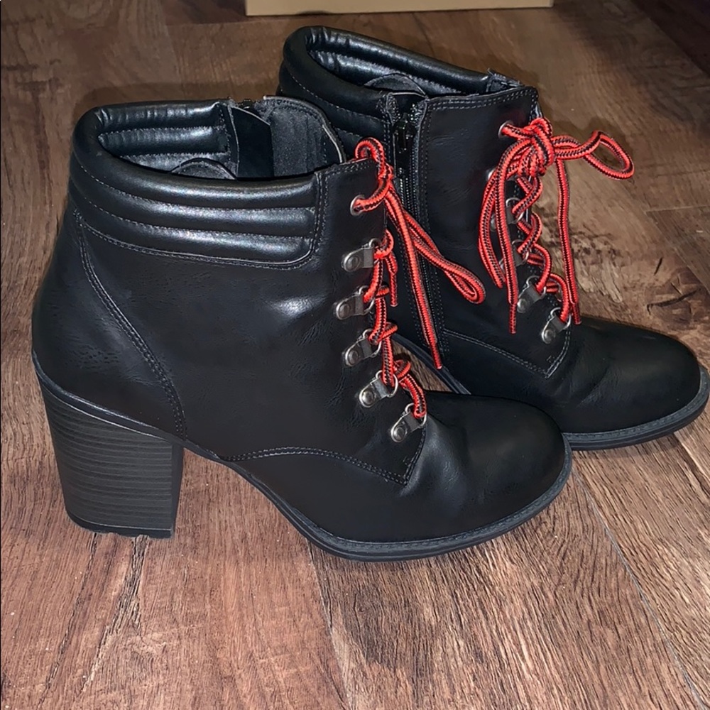 Esprit ANKLE BOOTS with red shoe strings